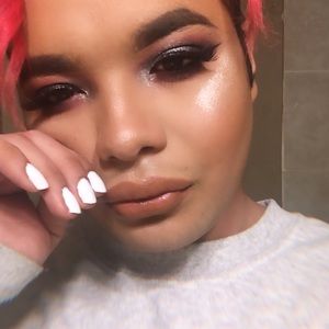 Meet your Posher, Alexis